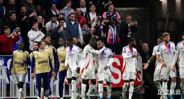 Ligue 1 Lyon đã bị hạ cấp xuốn