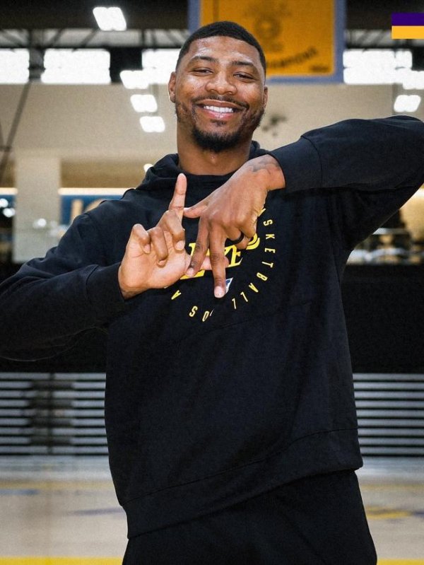 Marcus Smart Dấu hiệu với Lake